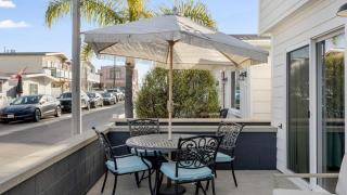 Steps to Sand 2 Homes in 1 – Sleeps 19 Outdoor Space Walk to Shops Dining - 1