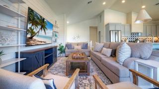 Luxury 4BDR Beach Retreat w Private Pool Walk to Dining Shops Shore Thang - 3