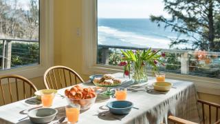 The Purcell House by AvantStay Surrounded in Lush Greenery w Large Yard Ocean Views - 3