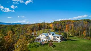 River House by AvantStay Historic Secluded Estate on the Hudson River w Pool Sleeps 24 - 9
