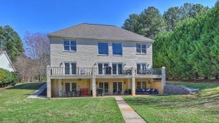 Knotty Pines by AvantStay Lake Views Renovated - 2