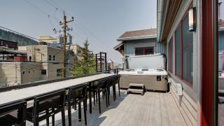 Main Street Escape by AvantStay Stunning Home right off Main Street w Hot Tub Large Deck - 8