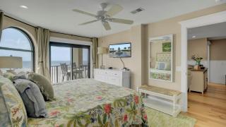 211 Seascape by AvantStay Oceanfront View Pool - 1