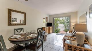 Conch Adventure by AvantStay Great Location w Patio Outdoor Dining and Shared Pool Week Long Stays - 3