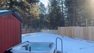 Quiet River Bend Cabin by AvantStay 35 Mins to Mt Bachelor 10 Mins to Town Centre Hot Tub - 6