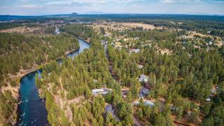 Quiet River Bend Cabin by AvantStay 35 Mins to Mt Bachelor 10 Mins to Town Centre Hot Tub - 5