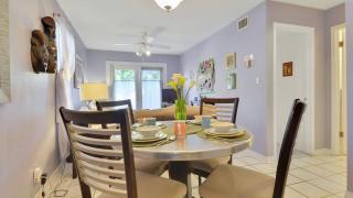 Lavender Jungle by AvantStay Great Location w Patio Shared Pool Week Long Stays Only - 9