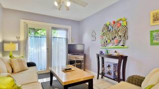Lavender Jungle by AvantStay Great Location w Patio Shared Pool Week Long Stays Only - 7
