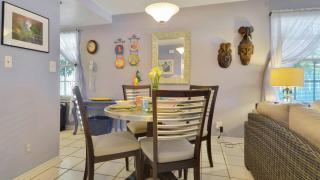 Lavender Jungle by AvantStay Great Location w Patio Shared Pool Week Long Stays Only - 3