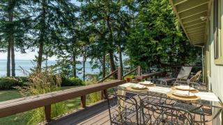 Mutiny Bay Waterfront Cabin by AvantStay Views - 0