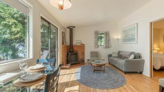 Mutiny Bay Waterfront Cabin by AvantStay Views - 8