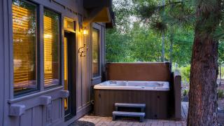 Klamath by AvantStay Premier Lakeside Cabin w Spa Fire Pit Lake Views - 9