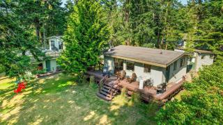 Mutiny Bay Waterfront Cabin by AvantStay Views - 5