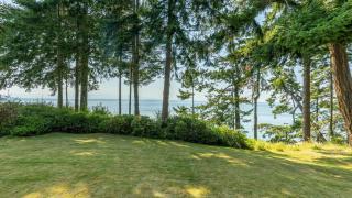 Mutiny Bay Waterfront Cabin by AvantStay Views - 3