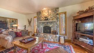 Ellis Peak by AvantStay Beautiful McKinney Cabin w Filtered Lake Views - 3