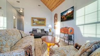 Group Getaway w Pool, Boat Dock 2 Homes Laguna Village Retreat by AvantStay - 3