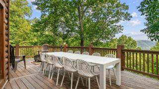 Leyland by AvantStay Cabin Mansion w Views - 3