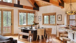 Coyote Moon by AvantStay Cabin WSauna Mins from DT Truckee NorthStar - 2