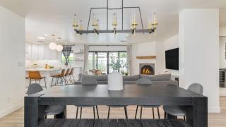 Backyard Pool PuttingGreen Playground Modern 5BDR White Agate by AvantStay - 6