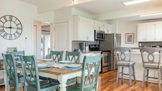 Sunny Side Island Retreat by AvantStay Backyard - 6