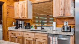 Dudley I by AvantStay Cosy Cabin w Hot Tub Incredible Views - 1