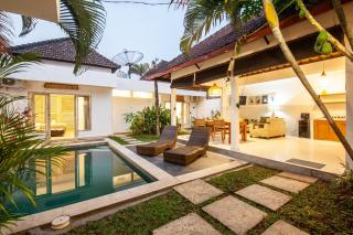 Homey Villa 2BR Seminyak - 9