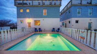 Rooftop Patio w View Pool Near the Beach Lost Shaker of Salt by AvantStay - 0