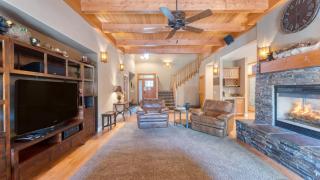 Luxe All-Season Retreat by AvantStay Prime Location Near Skiing - 2