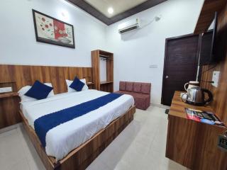 Hotel RK Residency Near Prem Mandir & bankey bihari temple # budget hotel near iskon temple free parking couple friendly hotel in vrindavan - 3