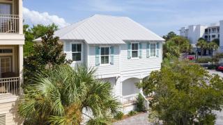 Dunn Inn 2 by AvantStay Walk to Beach Pool Access Sleeps 17 - 0