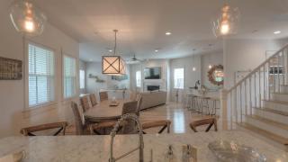 Dunn Inn 2 by AvantStay Walk to Beach Pool Access Sleeps 17 - 1