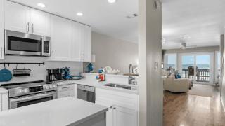 Blue Marlin by AvantStay Beachfront w Views Pool Access Beach Chairs - 5