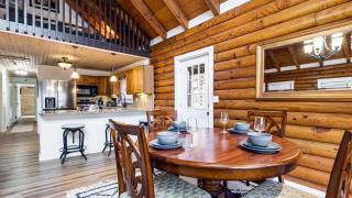 Artful Craftsman by AvantStay Sleeps 12 Hot Tub Firepit and Pond Gatlinburg National Parks - 1