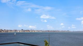 Catamaran by AvantStay 50ft to Beach Views - 8