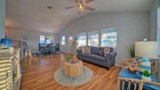 Private Pool Large Yard Game Room Balcony South By Sunkissed by Avantstay - 2