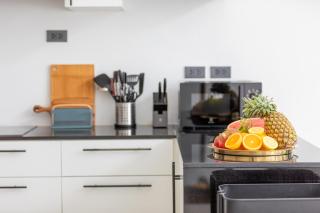 Elegant Pool Access Townhouse Near Beach - 2