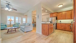 Walk to the Beach Golf Cart Rental Beach Boardwalk Balcony Views AvantStay - 1