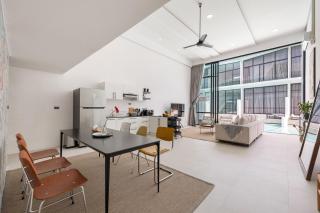 Elegant Pool Access Townhouse Near Beach - 5