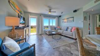 Beachfront Patio w Dune View 2 Pools Pickleball Cravin Waves by AvantStay - 1