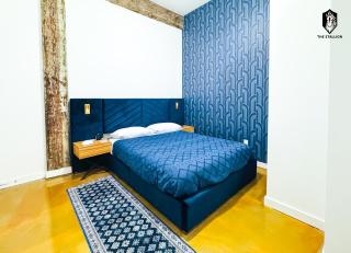 The Stallion #103 - Walk to Attractions - Modern 2BD Loft in Downtown with Patio - 2