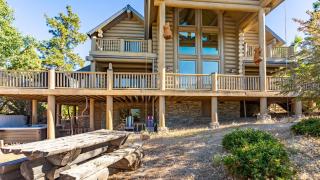 Hot Tub Game Room Large Deck w Incredible View Penticton Lodge by AvantStay - 9