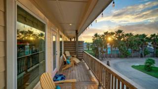 Pool Walk to Old Town Eateries Nightlife Shopping Rock N Reelby AvantStay - 0