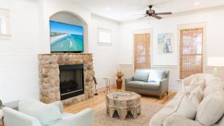 5 Mins to Beach Shared Pool Covered Deck Bikes Heron Cottage by AvantStay - 0