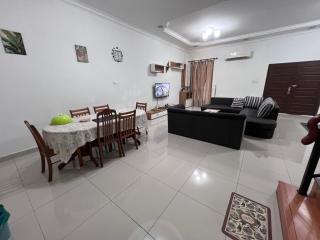 Golden Hill Villa by Azhara Homestay - 3