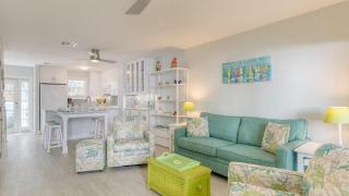Bahamian Reed by AvantStay Walk to Everything w Community Pool Week Long Stays Only - 1