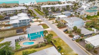 Pelican Retreat by AvantStay 5 MINS TO BEACH Pet Friendly w Pool BBQ - 6