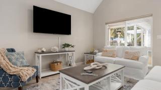 Pelican Retreat by AvantStay 5 MINS TO BEACH Pet Friendly w Pool BBQ - 4