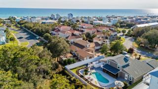PCB Group-Friendly Duplex w Pool Backyard Lounge 2 Kitchens - 4