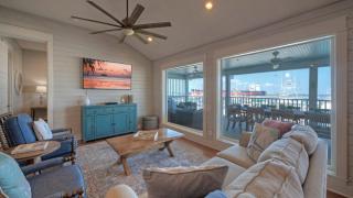 Blue Marlin at Trout Street Balcony w Marina Views Walk to Port A Nightlife - 8