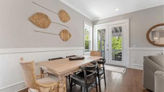 Back to the Beach by AvantStay Golf Cart Bikes Included Pool Access - 2